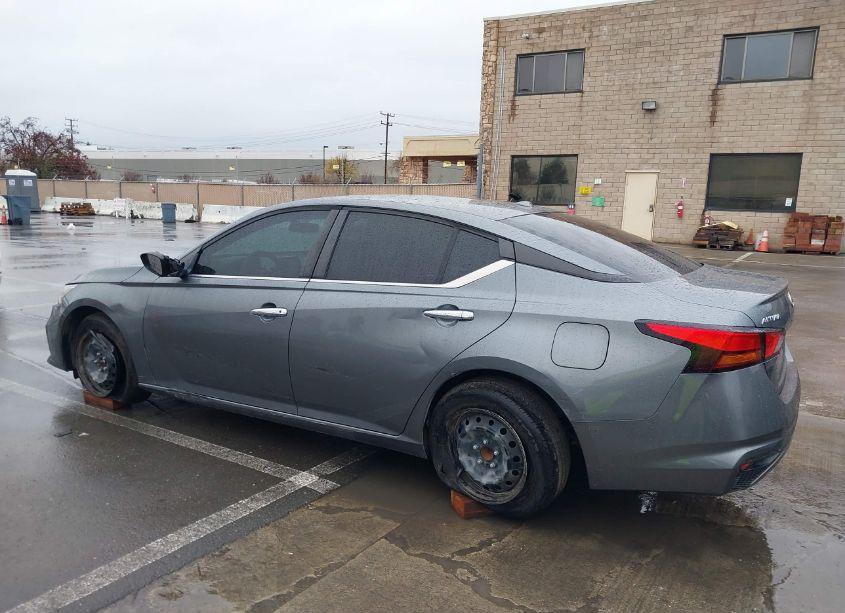 Photo 3 of 2020 Nissan Altima S FWD (VIN 1N4BL4BVXLC163182)