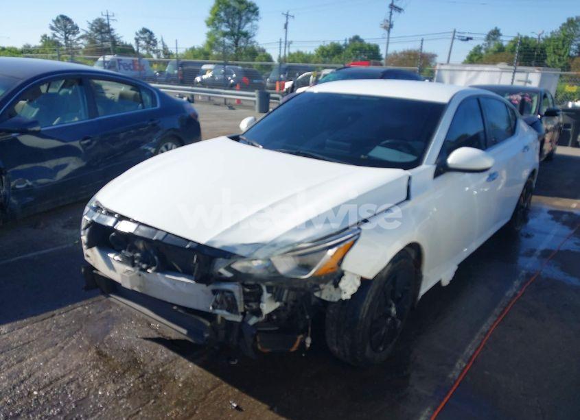 Photo 2 of 2020 Nissan Altima S FWD (VIN 1N4BL4BVXLC167989)