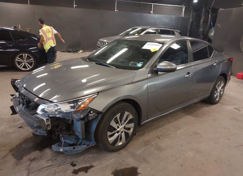 Photo 2 of 2020 Nissan Altima S FWD (VIN 1N4BL4BVXLC247194)