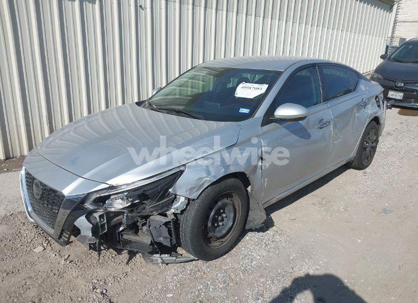 Photo 2 of 2020 Nissan Altima S FWD (VIN 1N4BL4BVXLC276341)