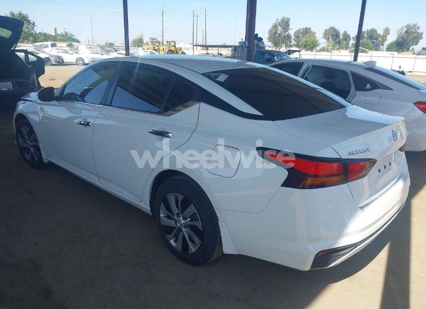 Photo 3 of 2021 Nissan Altima S FWD (VIN 1N4BL4BVXMN372296)