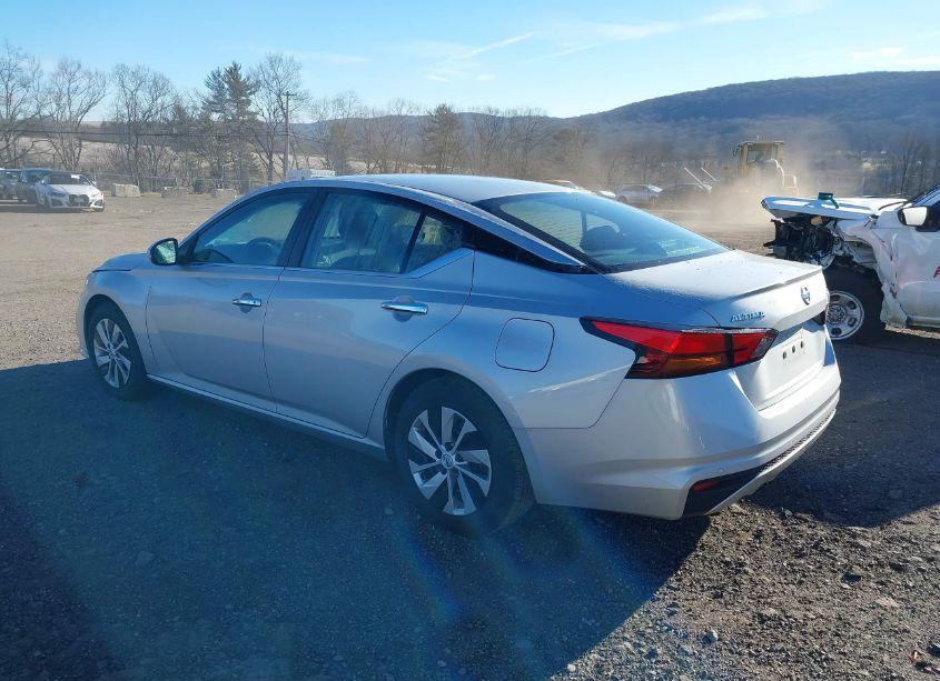 Photo 3 of 2022 Nissan Altima S FWD (VIN 1N4BL4BVXNN310012)