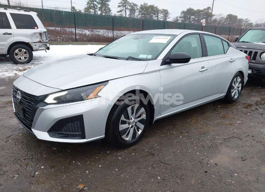 Photo 2 of 2024 Nissan Altima S FWD (VIN 1N4BL4BVXRN353092)