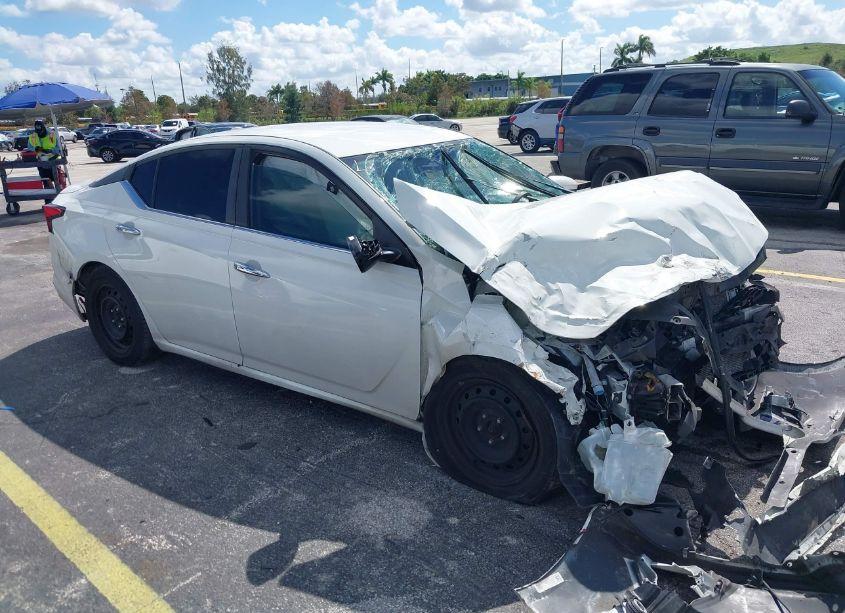 2019 Nissan Altima 2.5 S (VIN 1N4BL4BW1KC218111) main photo