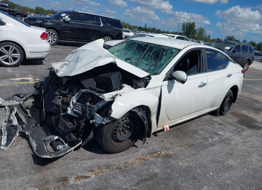 Photo 2 of 2019 Nissan Altima 2.5 S (VIN 1N4BL4BW1KC218111)