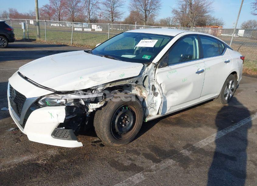 Photo 2 of 2019 Nissan Altima 2.5 S (VIN 1N4BL4BW2KN302765)