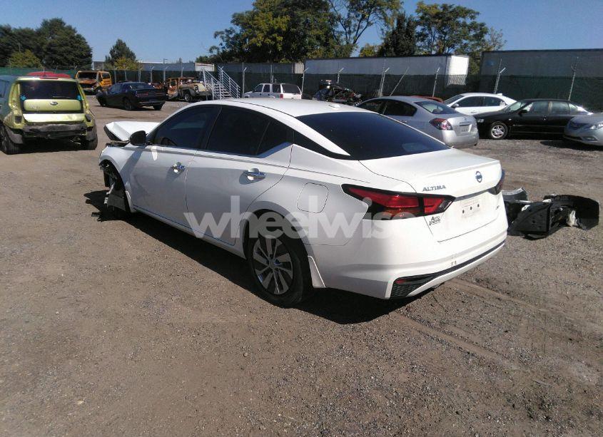 Photo 3 of 2019 Nissan Altima 2.5 S (VIN 1N4BL4BW8KC217991)