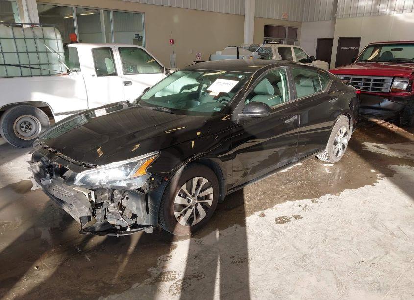 Photo 2 of 2019 Nissan Altima 2.5 S (VIN 1N4BL4BW9KC163570)