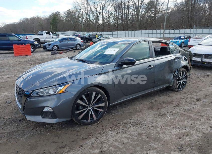Photo 2 of 2020 Nissan Altima SR FWD (VIN 1N4BL4CV0LC155655)