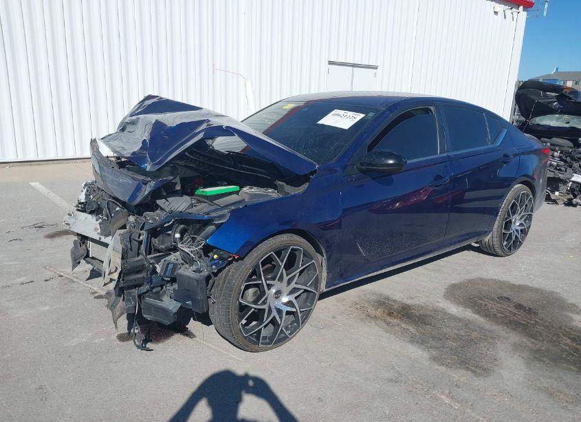 Photo 2 of 2020 Nissan Altima SR FWD (VIN 1N4BL4CV0LC186310)