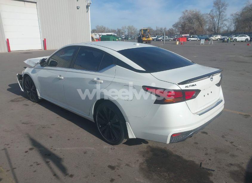 Photo 3 of 2022 Nissan Altima SR FWD (VIN 1N4BL4CV0NN321129)