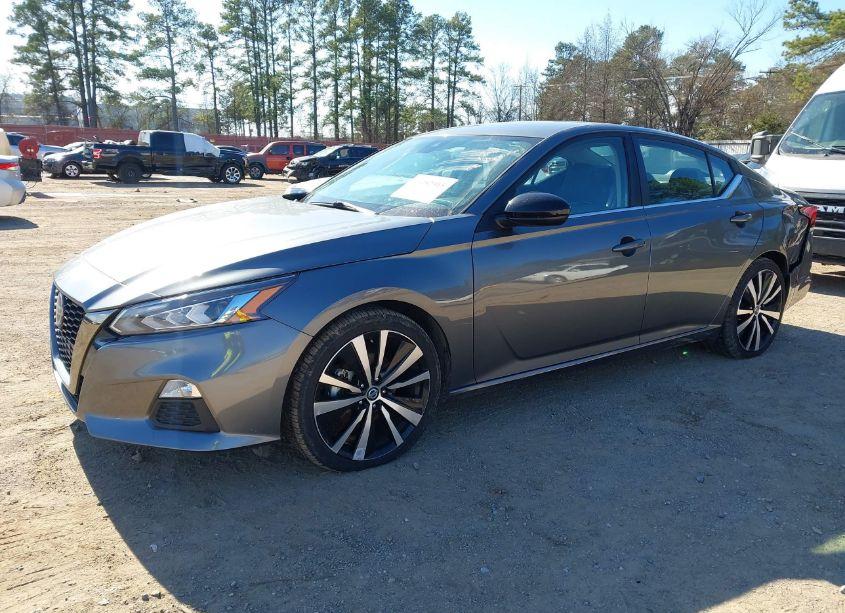 Photo 2 of 2022 Nissan Altima SR FWD (VIN 1N4BL4CV0NN328825)