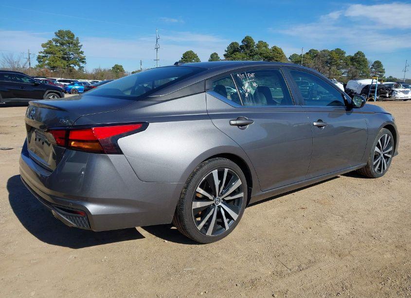 Photo 4 of 2022 Nissan Altima SR FWD (VIN 1N4BL4CV0NN328825)