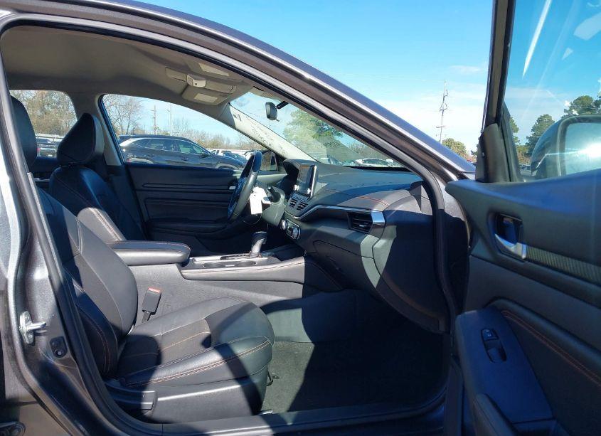 Photo 5 of 2022 Nissan Altima SR FWD (VIN 1N4BL4CV0NN328825)