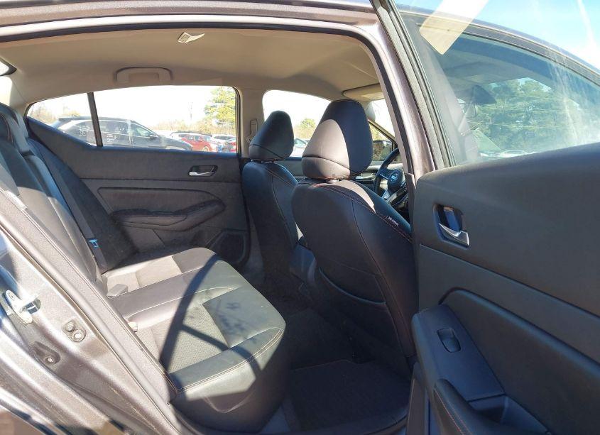 Photo 8 of 2022 Nissan Altima SR FWD (VIN 1N4BL4CV0NN328825)