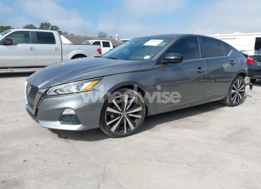 Photo 2 of 2022 Nissan Altima SR FWD (VIN 1N4BL4CV0NN347729)