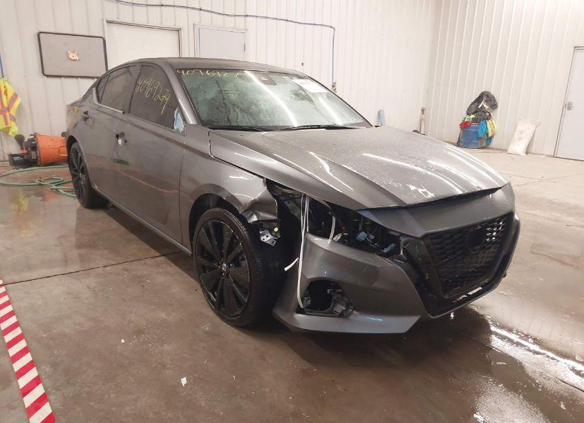 2022 Nissan Altima SR FWD (VIN 1N4BL4CV0NN359587) main photo