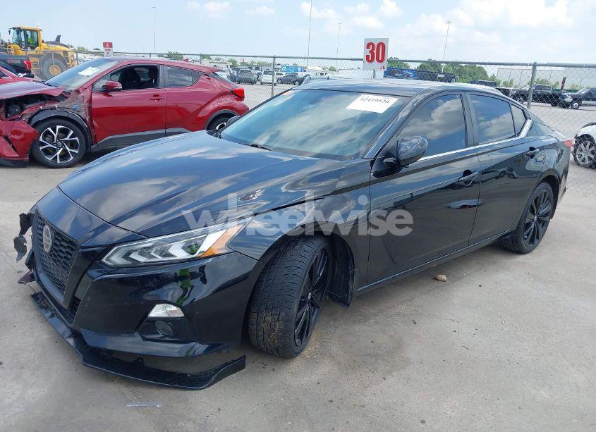 Photo 2 of 2022 Nissan Altima SR FWD (VIN 1N4BL4CV0NN400803)