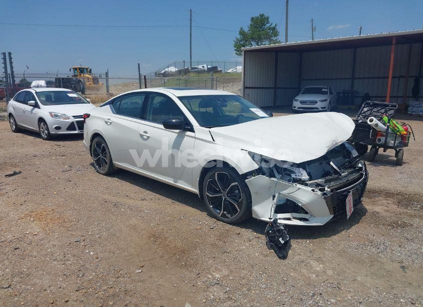 2023 Nissan Altima SR FWD (VIN 1N4BL4CV0PN306634) main photo