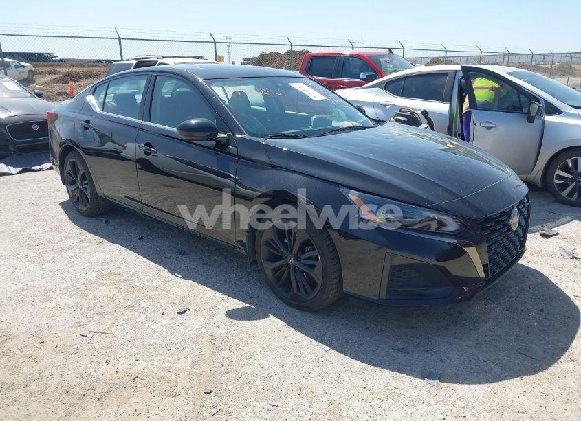 2023 Nissan Altima SR FWD (VIN 1N4BL4CV0PN364372) main photo