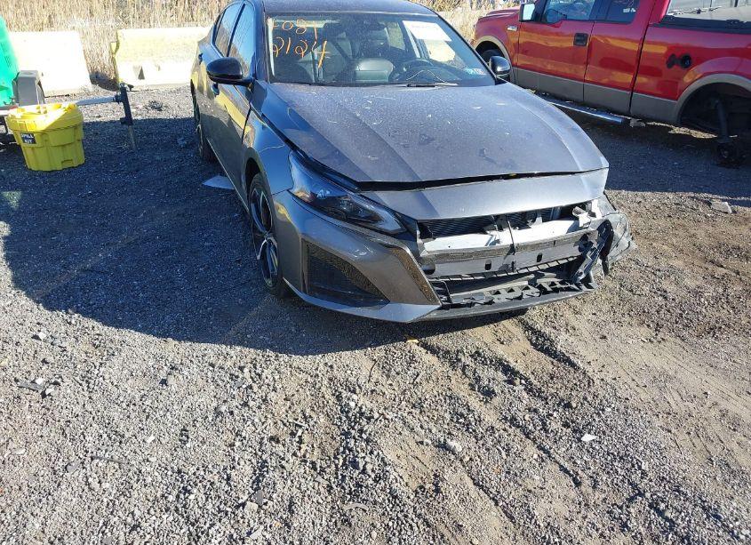 2023 Nissan Altima SR FWD (VIN 1N4BL4CV0PN375095) main photo