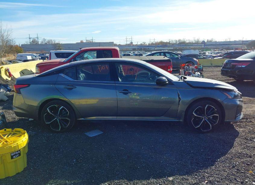 Photo 14 of 2023 Nissan Altima SR FWD (VIN 1N4BL4CV0PN375095)