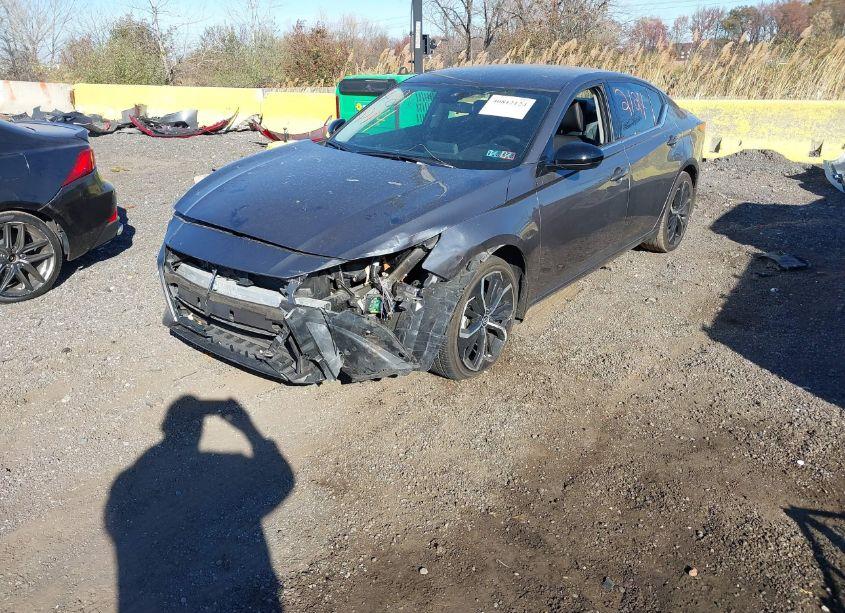 Photo 2 of 2023 Nissan Altima SR FWD (VIN 1N4BL4CV0PN375095)