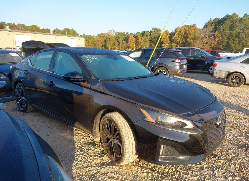 2023 Nissan Altima SR FWD (VIN 1N4BL4CV0PN400996) main photo