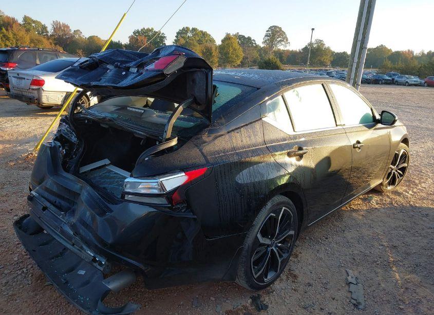 Photo 4 of 2023 Nissan Altima SR FWD (VIN 1N4BL4CV0PN400996)