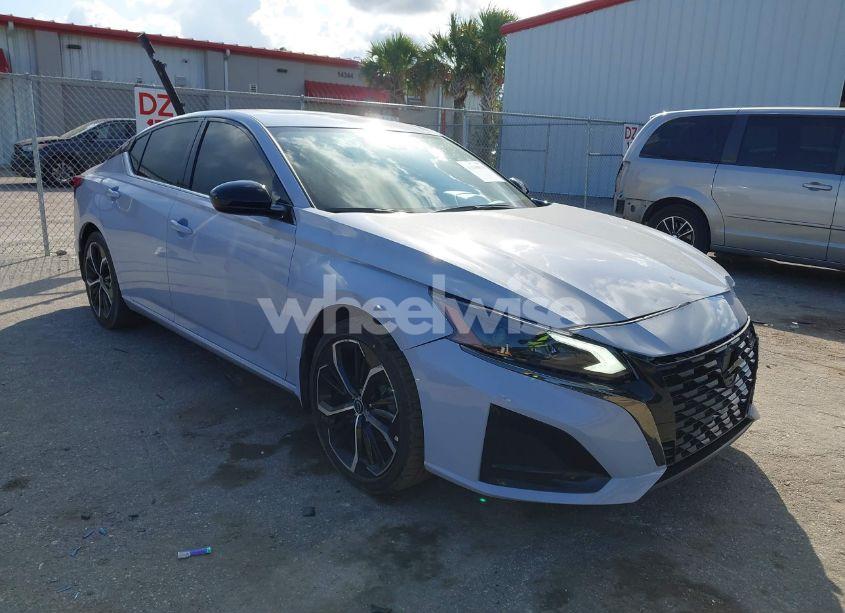 2024 Nissan Altima SR FWD (VIN 1N4BL4CV0RN313537) main photo