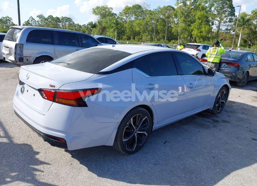 Photo 4 of 2024 Nissan Altima SR FWD (VIN 1N4BL4CV0RN313537)