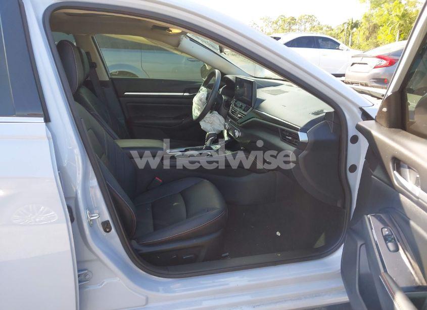 Photo 5 of 2024 Nissan Altima SR FWD (VIN 1N4BL4CV0RN313537)