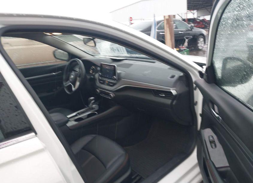 Photo 5 of 2024 Nissan Altima SR FWD (VIN 1N4BL4CV0RN382843)