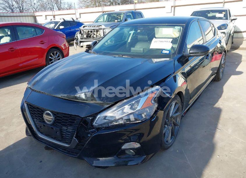 Photo 2 of 2020 Nissan Altima SR FWD (VIN 1N4BL4CV1LC121241)