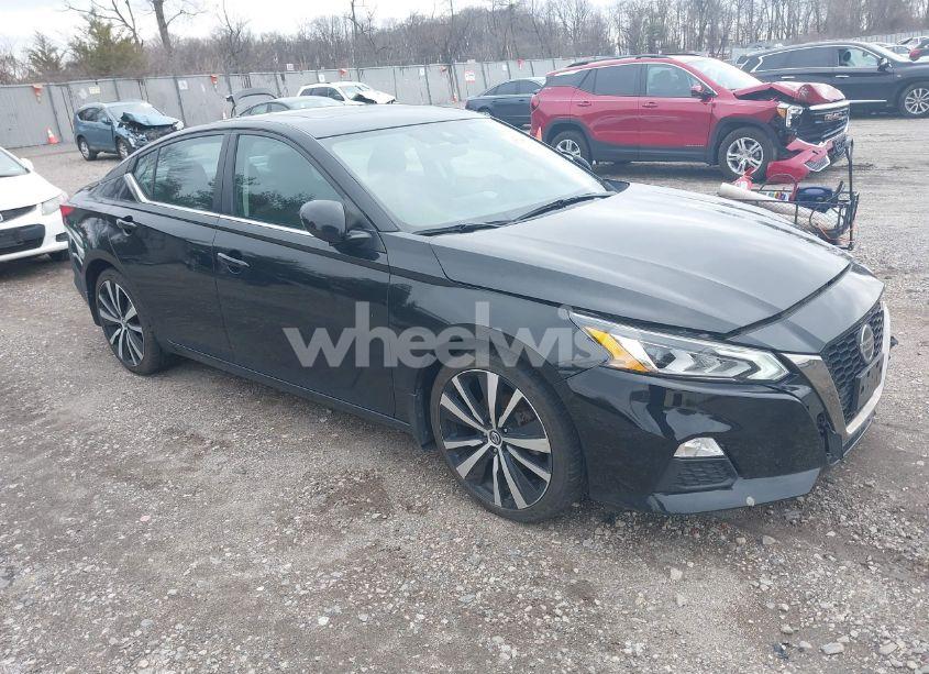 2020 Nissan Altima SR FWD (VIN 1N4BL4CV1LC141554) main photo