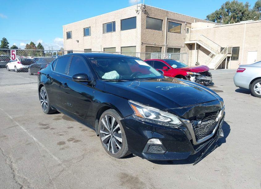 2020 Nissan Altima SR FWD (VIN 1N4BL4CV1LC168981) main photo