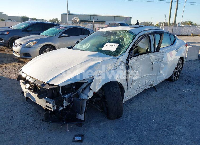 Photo 2 of 2020 Nissan Altima SR FWD (VIN 1N4BL4CV1LC273505)