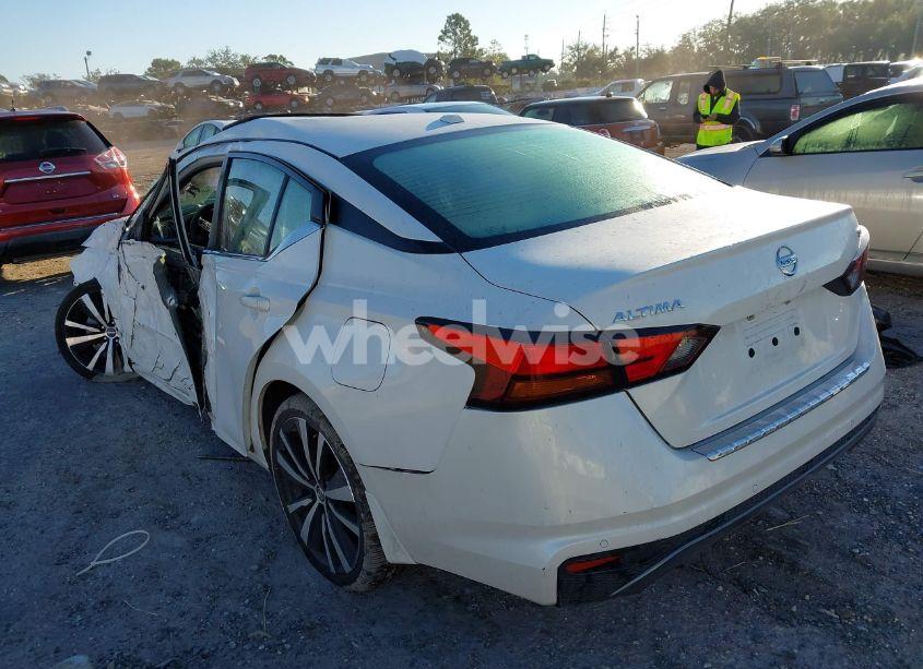 Photo 3 of 2020 Nissan Altima SR FWD (VIN 1N4BL4CV1LC273505)