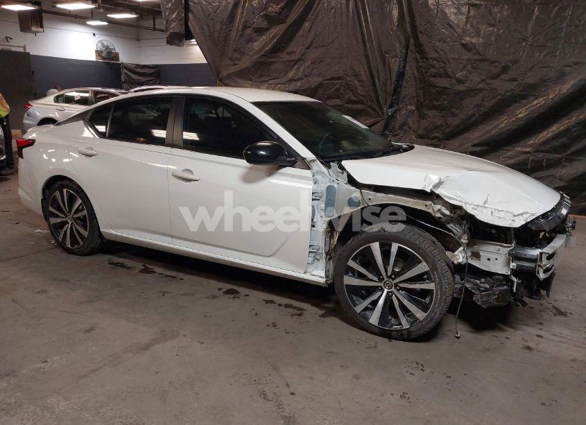 2020 Nissan Altima SR FWD (VIN 1N4BL4CV1LN304014) main photo