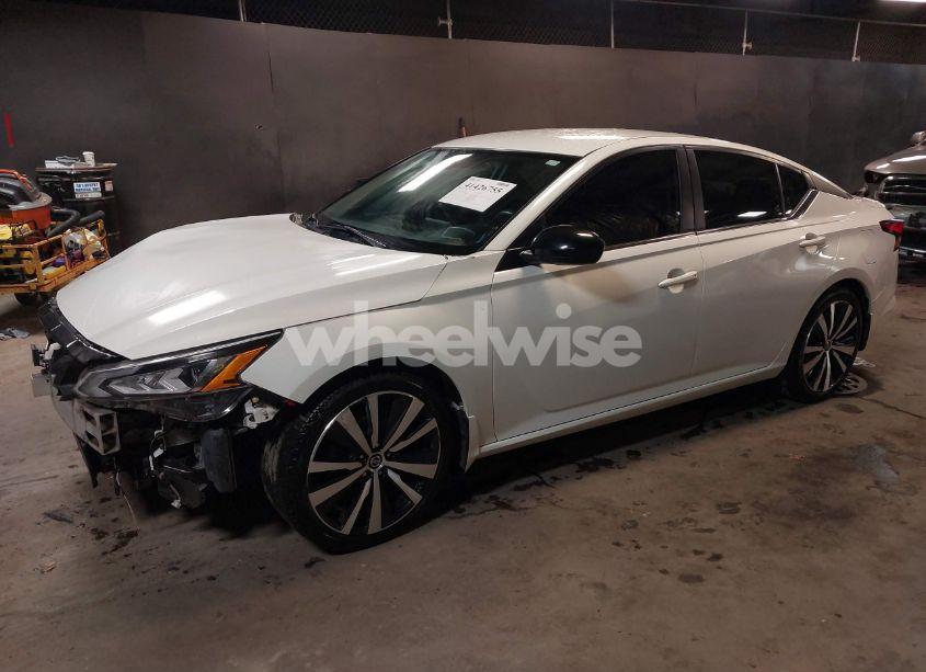 Photo 2 of 2020 Nissan Altima SR FWD (VIN 1N4BL4CV1LN304014)