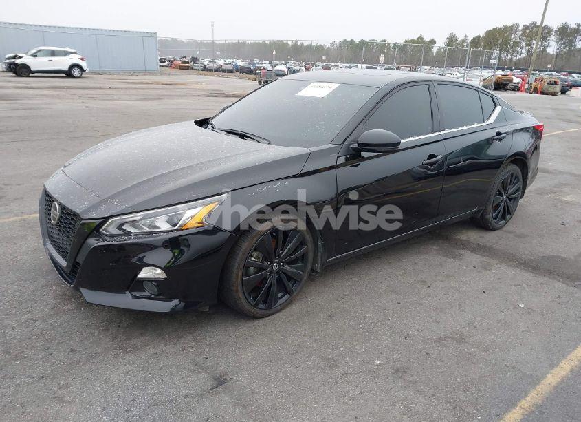 Photo 2 of 2022 Nissan Altima SR FWD (VIN 1N4BL4CV1NN338845)