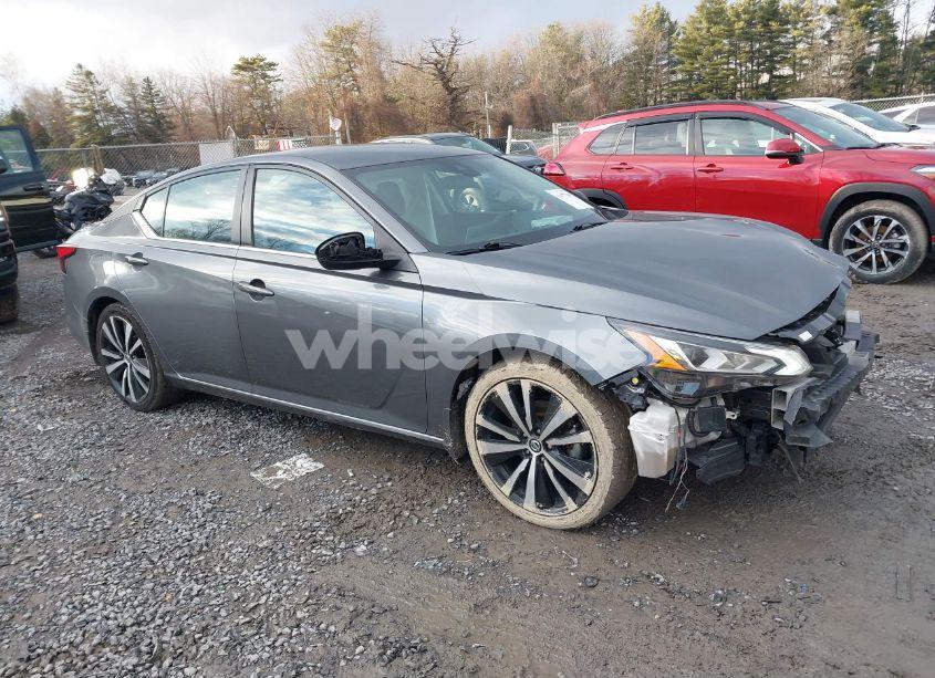 2022 Nissan Altima SR FWD (VIN 1N4BL4CV1NN338943) main photo