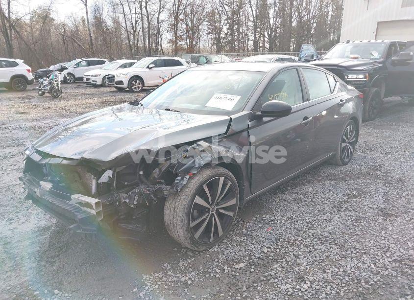 Photo 2 of 2022 Nissan Altima SR FWD (VIN 1N4BL4CV1NN338943)