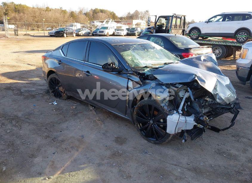 2022 Nissan Altima SR FWD (VIN 1N4BL4CV1NN379072) main photo