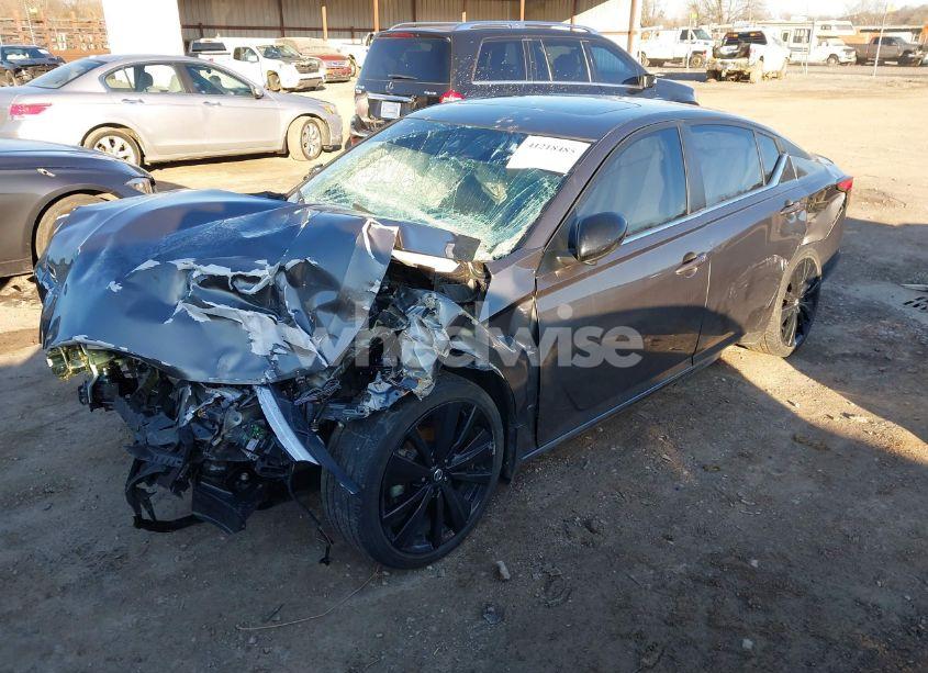 Photo 2 of 2022 Nissan Altima SR FWD (VIN 1N4BL4CV1NN379072)