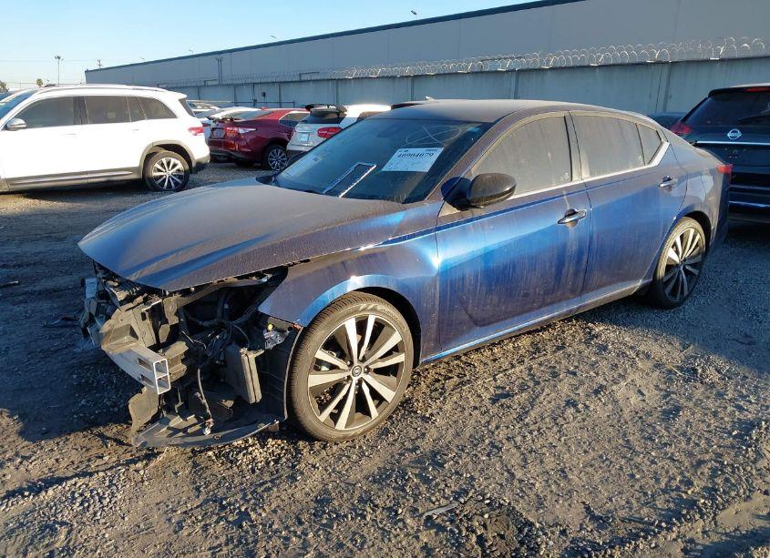 Photo 2 of 2022 Nissan Altima SR FWD (VIN 1N4BL4CV1NN407808)