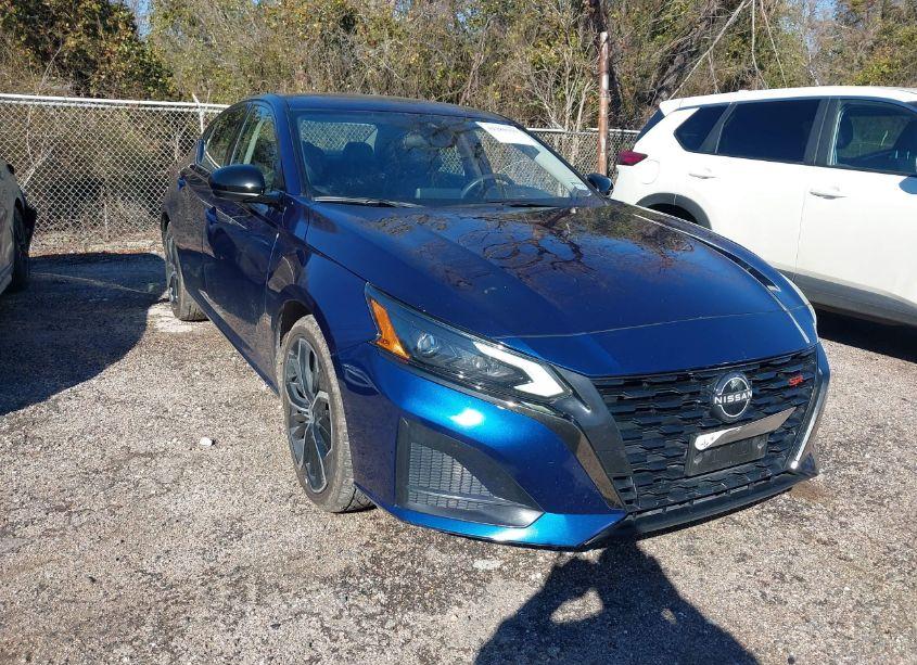 2023 Nissan Altima SR FWD (VIN 1N4BL4CV1PN339898) main photo