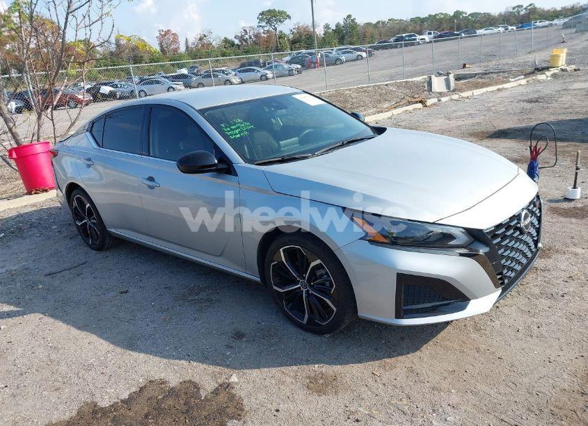 2023 Nissan Altima SR FWD (VIN 1N4BL4CV1PN341960) main photo