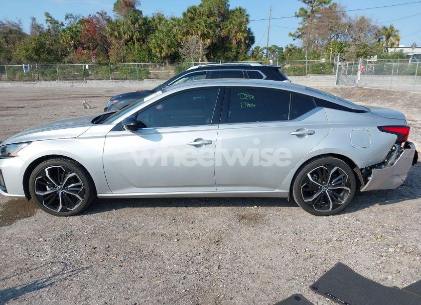 Photo 14 of 2023 Nissan Altima SR FWD (VIN 1N4BL4CV1PN341960)