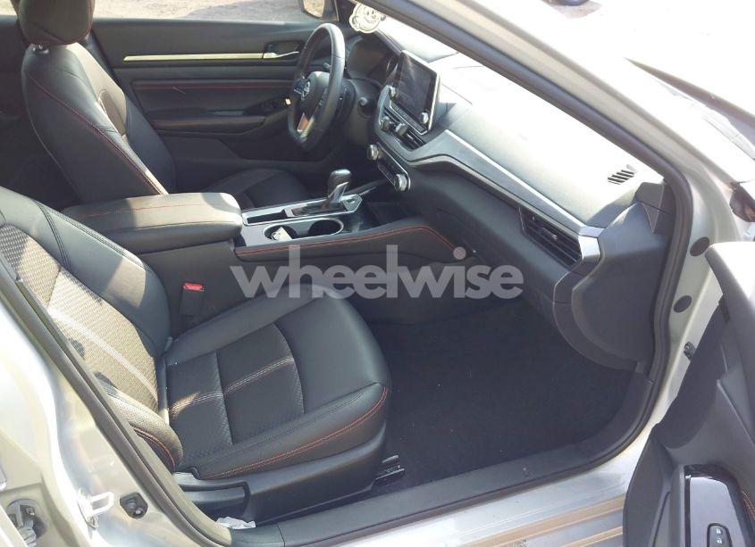 Photo 5 of 2023 Nissan Altima SR FWD (VIN 1N4BL4CV1PN341960)